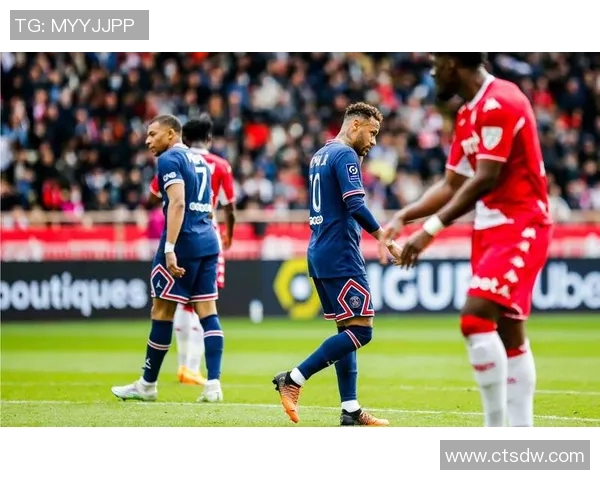 法甲明星球员轻微受伤但状态良好将继续参赛